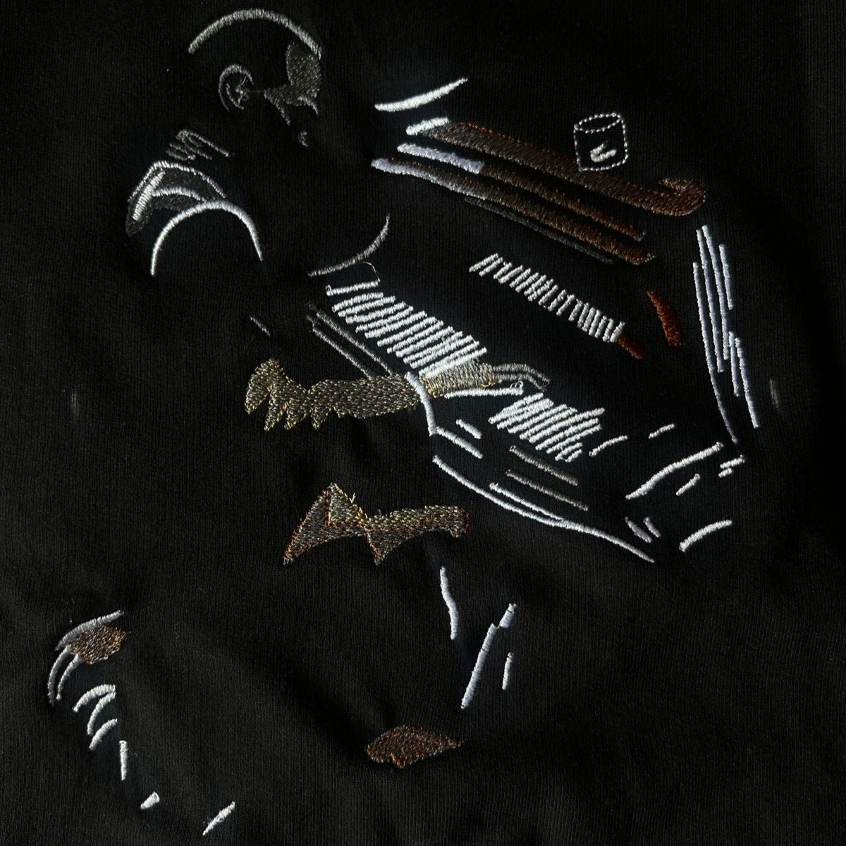 'Symphony Noir': T-Shirt